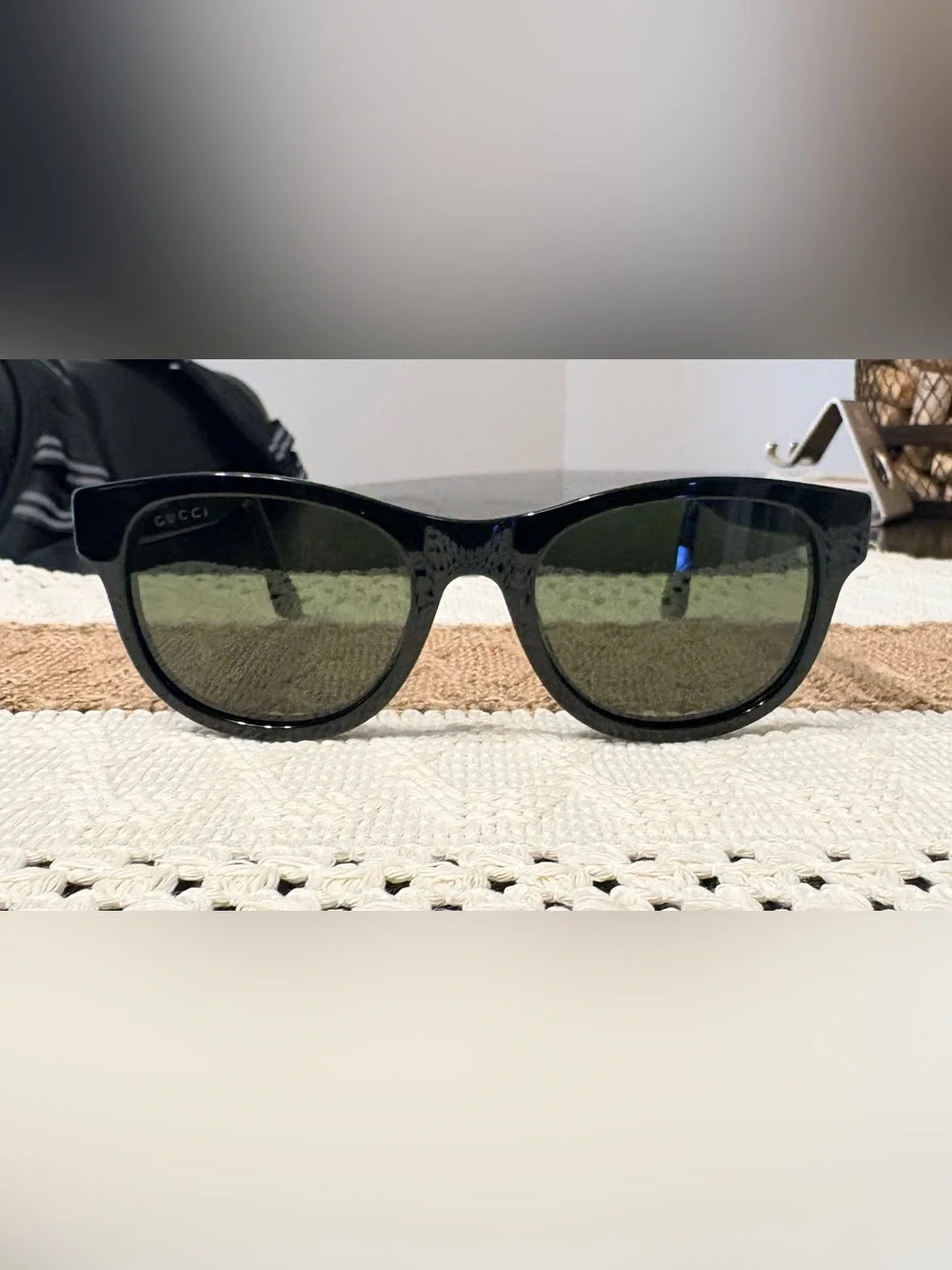 Gucci Black Frame Sunglasses - Women